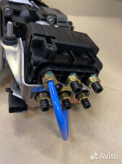 Компрессор пневмоподвески VW Toureg 10-18