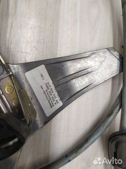 Рычаг стояночного тормоза Mercedes W204