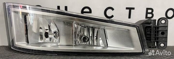 Фара противотуманная правая Volvo FH4 82140744