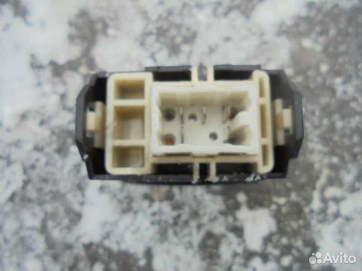 Кнопка стеклоподъемника задняя Toyota Caldina
