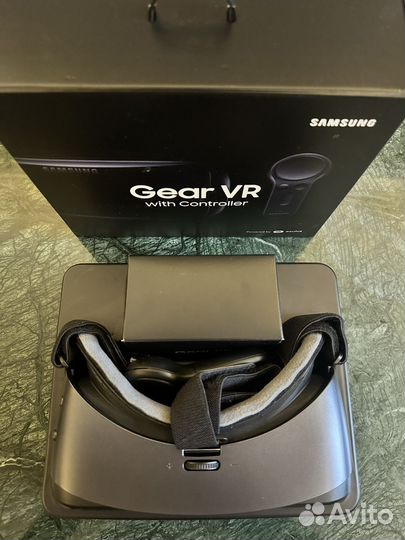 Samsung Gear VR with controller