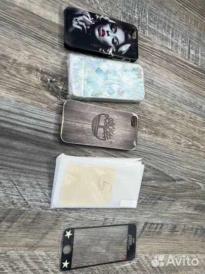 Чехлы и защитные стекла