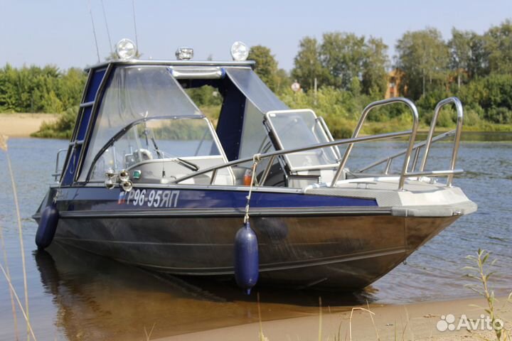 Катер Buster Magnum