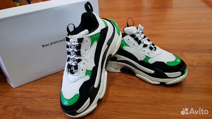 Кроссовки новые