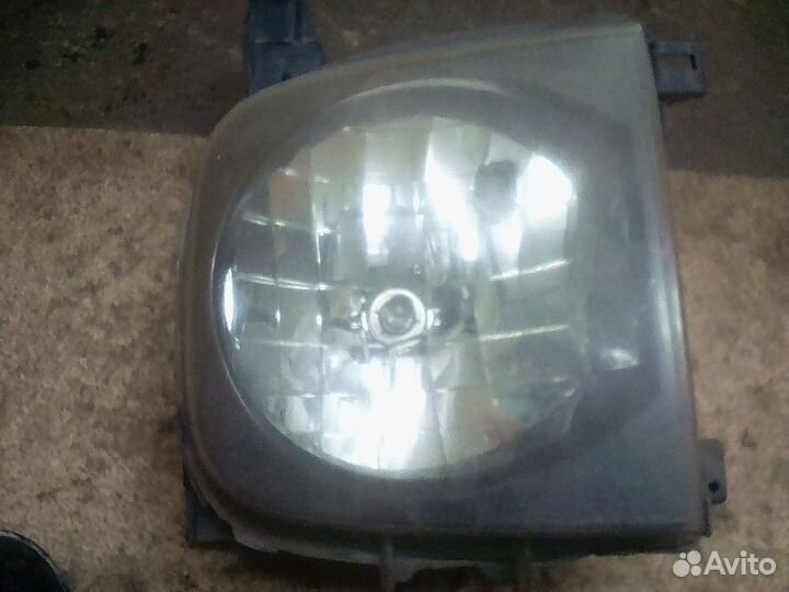 Nissan Cube z11 Фара правая