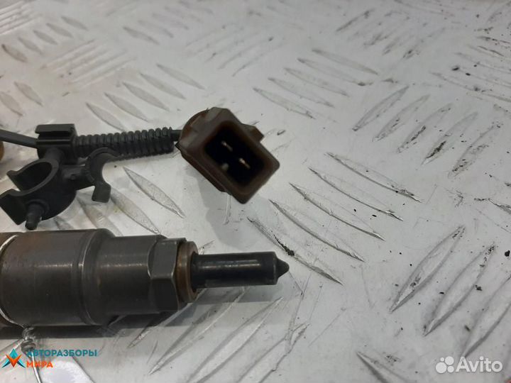 Форсунка Volkswagen Golf 3 2000 038130201F