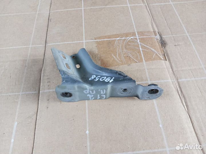 Кронштейн крыла передний правый Volkswagen Polo 5