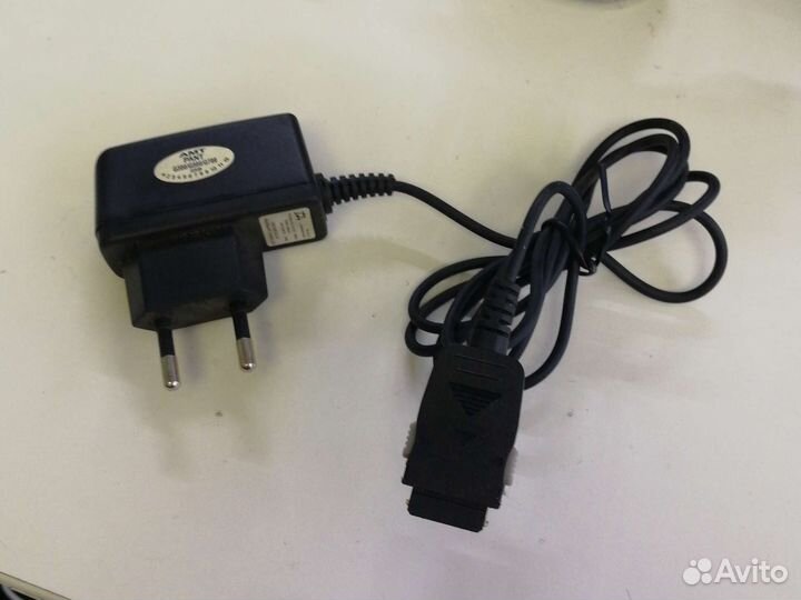 Зарядное устройство Pantech g300/g500/g700