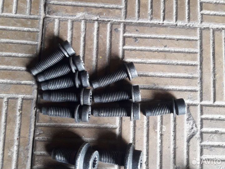 Болт крепления сидений Porsche Skoda Audi