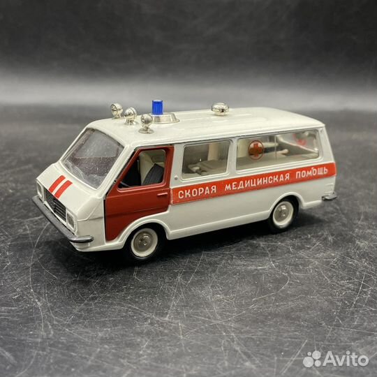 Модель моделька 1:43 RAF 2203 скорая медицинская