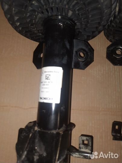 Передняя стойка в сборе на мерседес 447