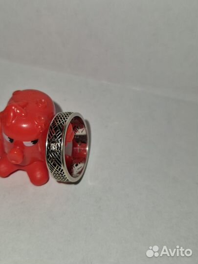 Кольцо из белого золота с бриллиантом