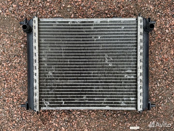 BMW Радиатор 17117560816