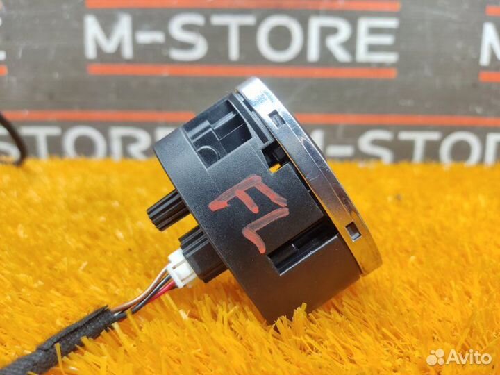 Кнопка открывания багажника Mercedes-Benz E-Class