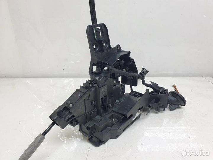 Замок двери передний левый Mercedes-Benz C W205