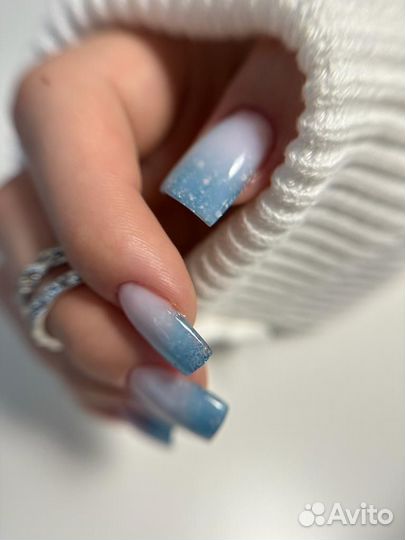 Модель на маникюр