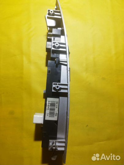 Блок управления стеклоподъемниками Hyundai SantaFe