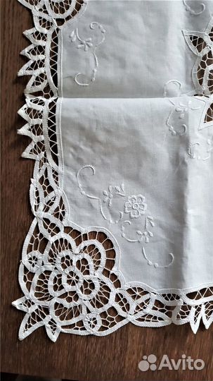 Скатерть и салфетки ручная вышивка новые