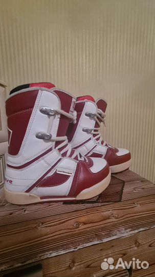 Сноубордические ботинки 22см