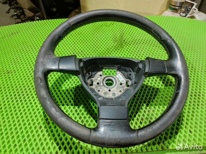 Рулевое колесо Volkswagen Passat B6