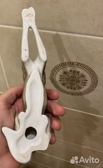 Фарфоровая статуэтка 