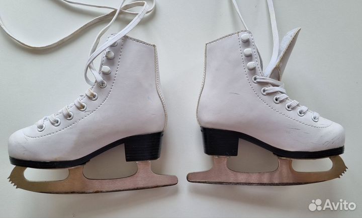 Коньки на девочку 26 р