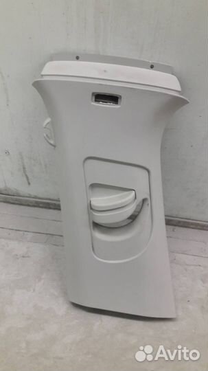 Обшивка центральной стойки левая верхняя 5C6867243