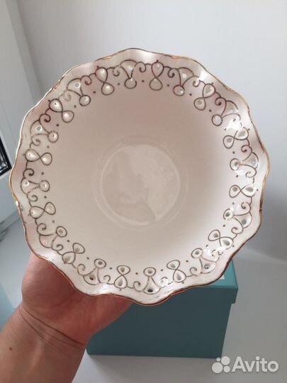 Конфетница на ножке