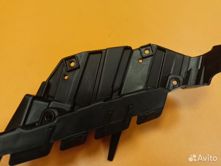 Кронштейн левой фары Hyundai Tucson 4