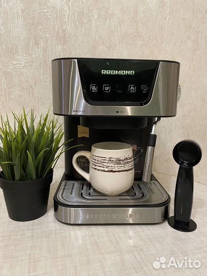 Кофеварка Redmond RCM-M1513