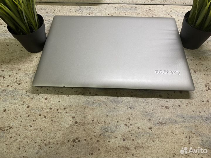 Мощный ноутбук Lenovo 2 видеокарты/SSD 256 gb/8 gb