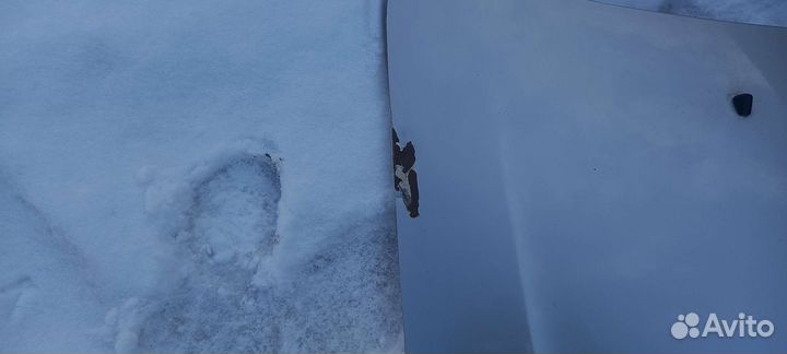 Капот на тойота ист