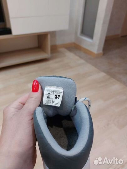 Лыжные ботинки,лыжи и палки к ним