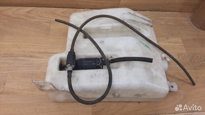 Бачок омывателя Nissan Note E11 2007-2010