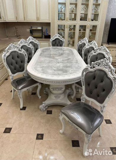 Обеденный стол и стулья