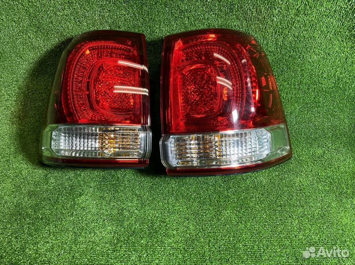 Стоп-сигнал ориг Toyota land Cruiser 200 2012+