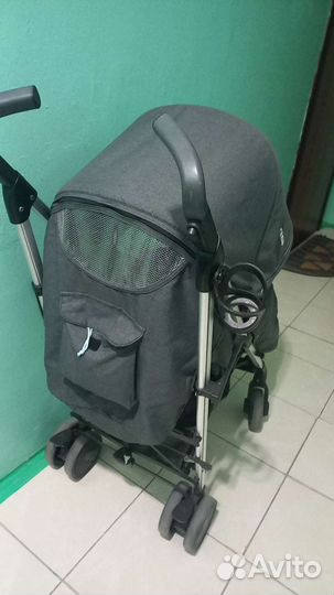 В комплекте есть сетка,сумка,легкая в сборке