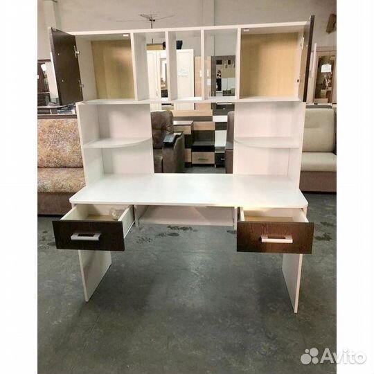 Компьютерный стол с надстройкой, ширина 140 см