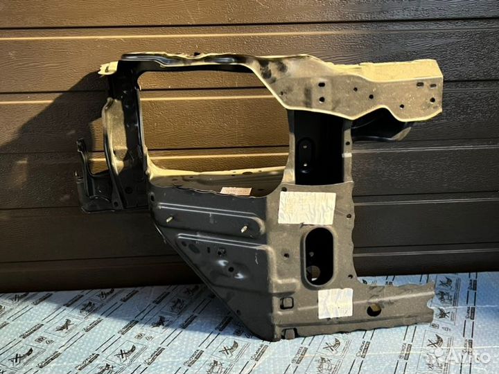 Суппорт фары правый Lexus Lx 15-21