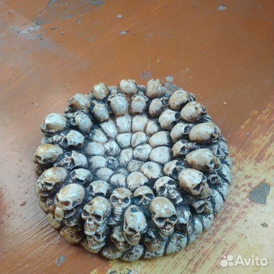 Коллекция магических черепов с кристаллами