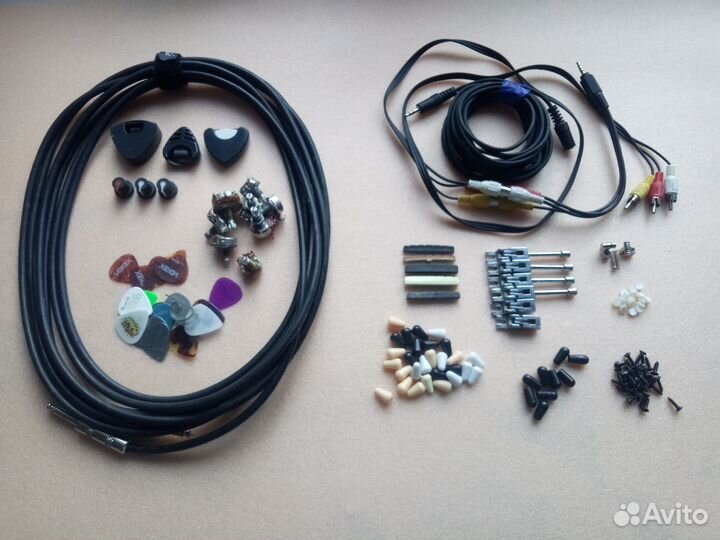 Запчасти и аксессуары для электрогитар