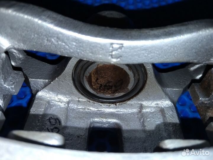 Суппорт зад/правый Mitsubishi space wagon 2