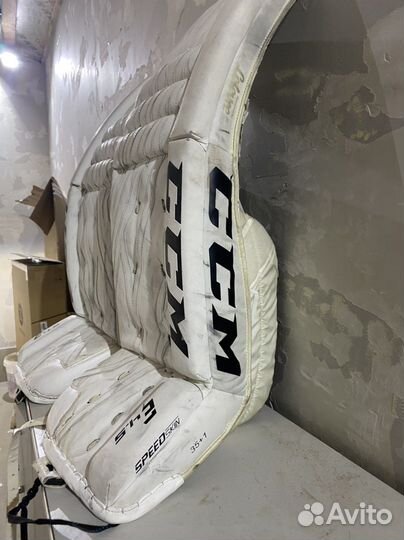 Хоккейные Щитки размер 35+1и шорты вратаря