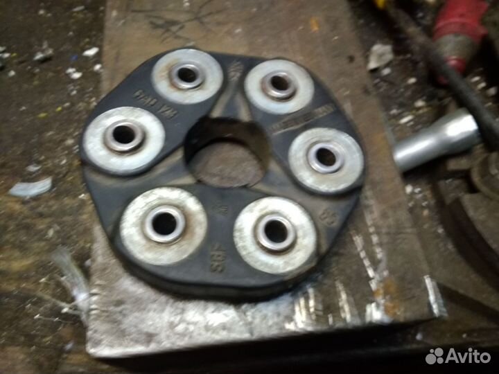 Продам муфту кардана 124 Мерседес