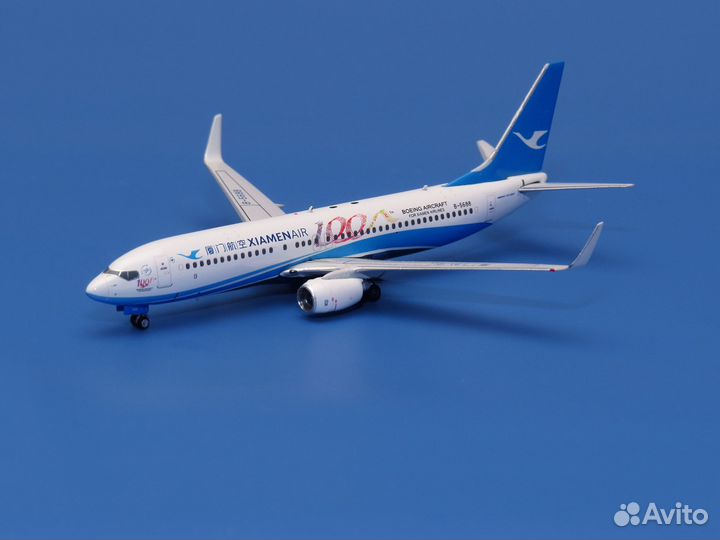 Модель самолёта Boeing 737-800 Xiamen Air (1:400)