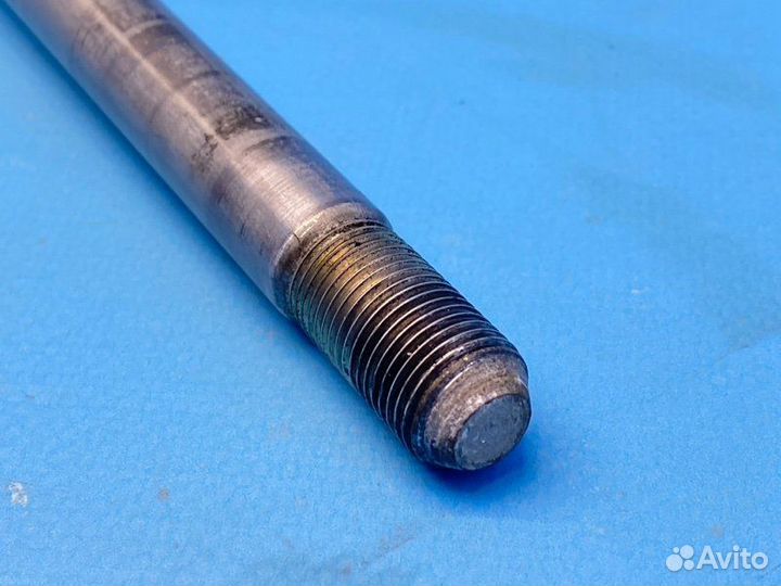 Ось переднего колеса передний Suzuki Sv400