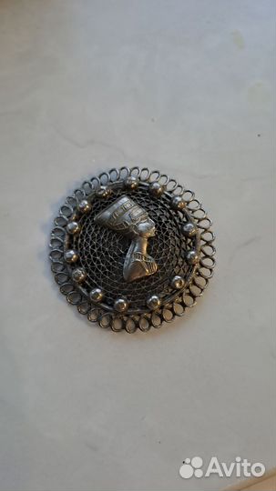 Старинная брошь