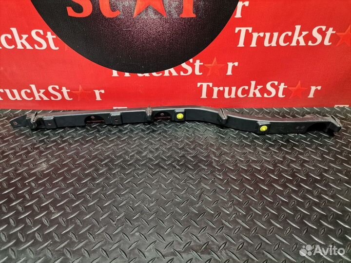 Накладка корпуса подножек левая Volvo FH