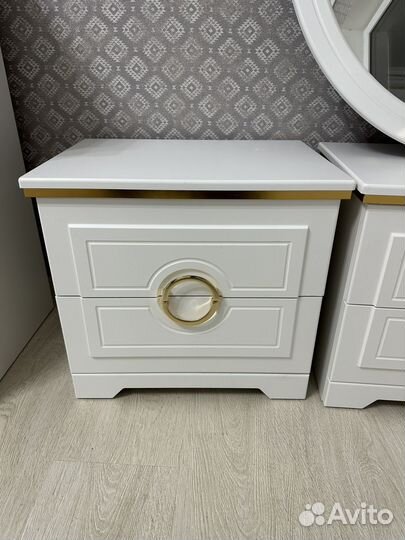 Тумбочка прикроватная с зеркалом