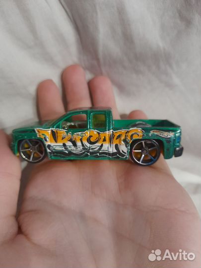 Машинка хотвилс